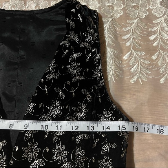 Vintage Black and Gold Velvet Floral Embroidered Vest -Size S -TP36 - Picture 6 of 7